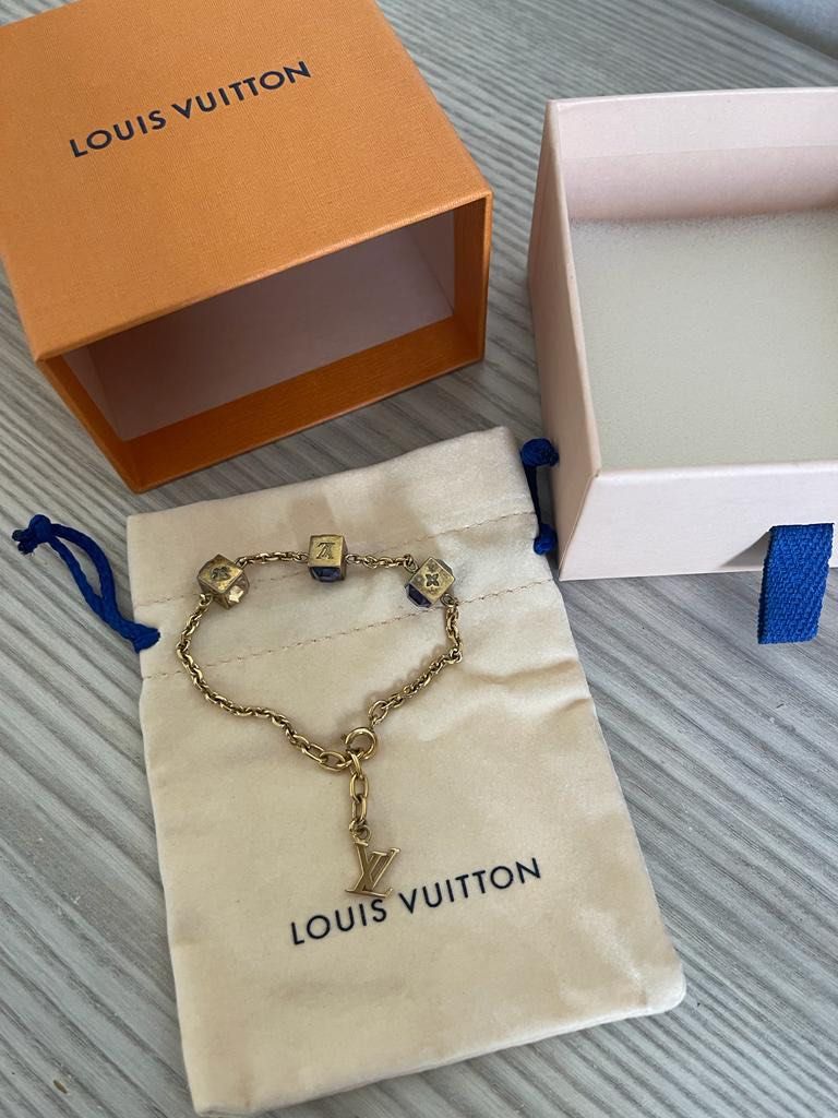 Louis Vuitton Bracelet Box with Drawstring Bag and Ribbon  Louis vuitton  bracelet, Louis vuitton small bag, Bracelet box