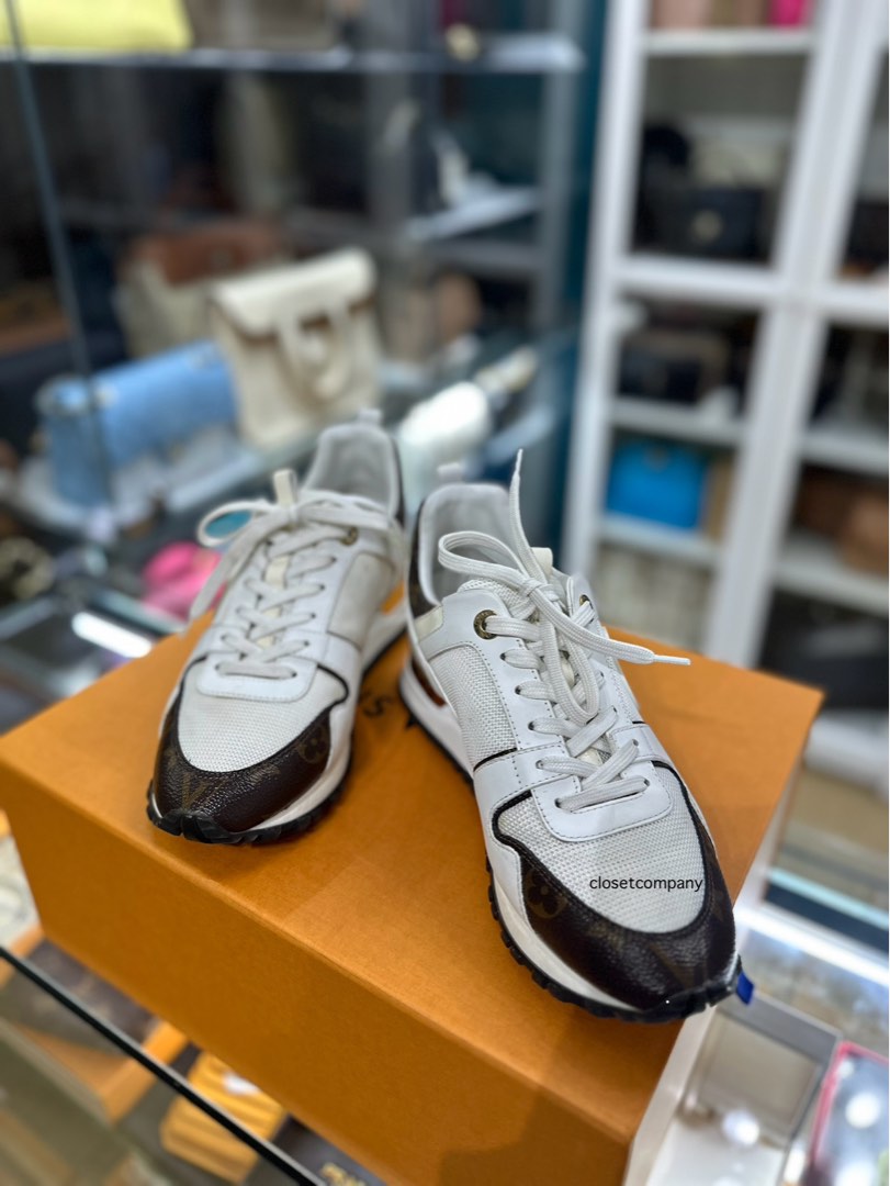 Louis Vuitton Run Away White Monogram Canvas Sneaker Leather Cloth  ref.749962 - Joli Closet