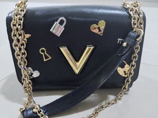 Padlock Louis Vuitton. Real or fake? : r/Louisvuitton