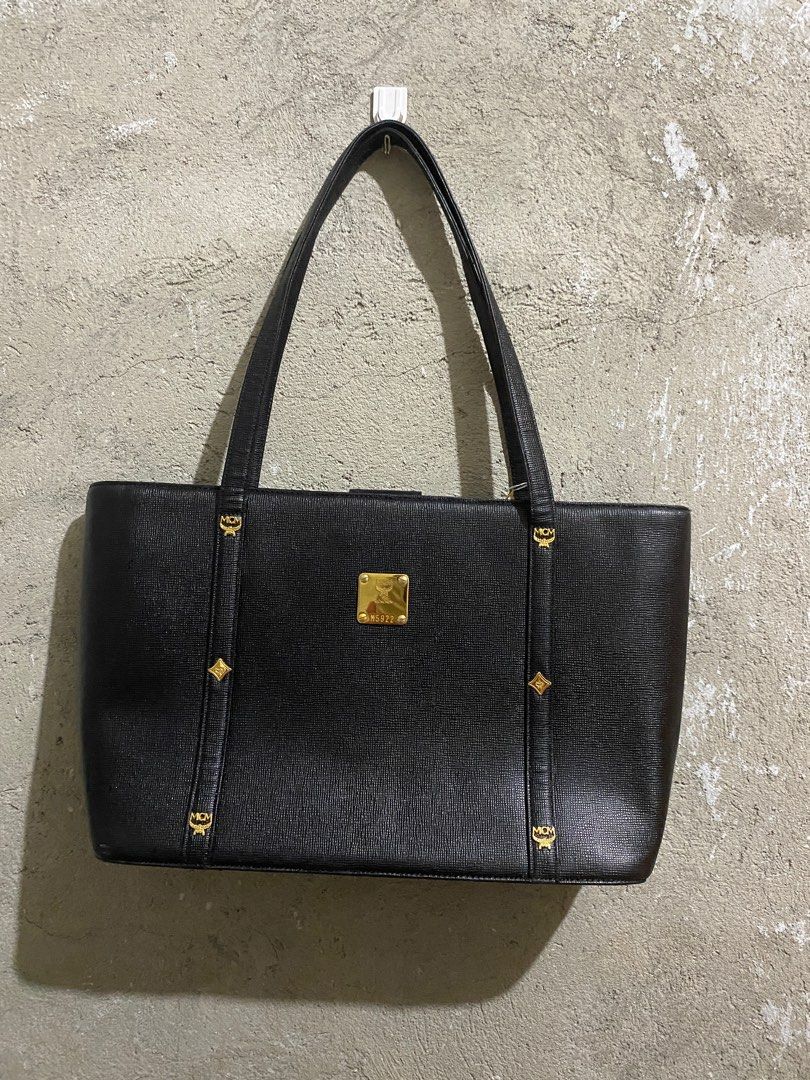 MCM Germany Tote Bag (Category: Luxury Bags & Wallets) located in Anao. Submitted by chosenpieces (Listing ID 1260617905, Image 1). Description: Good as new Authentic Pm for more details.