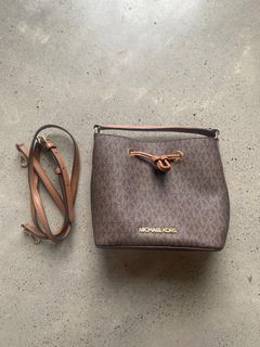(Category: ) located in . Submitted by maravia (Listing ID 1260577502, Image 1). Description: .