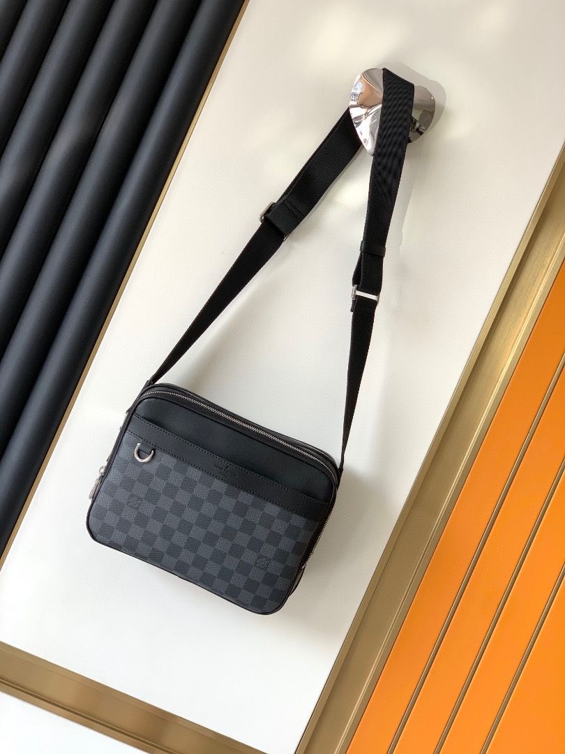 N40087 messenger bag
