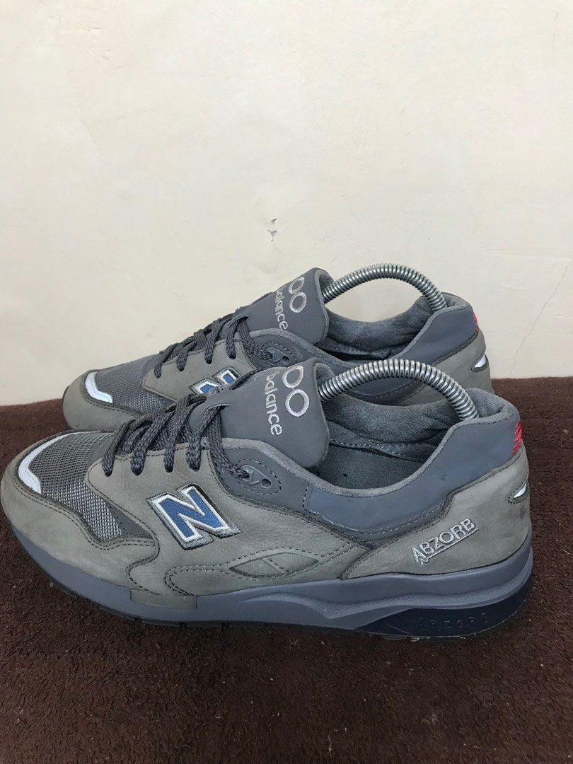 New balance top 1600 men silver