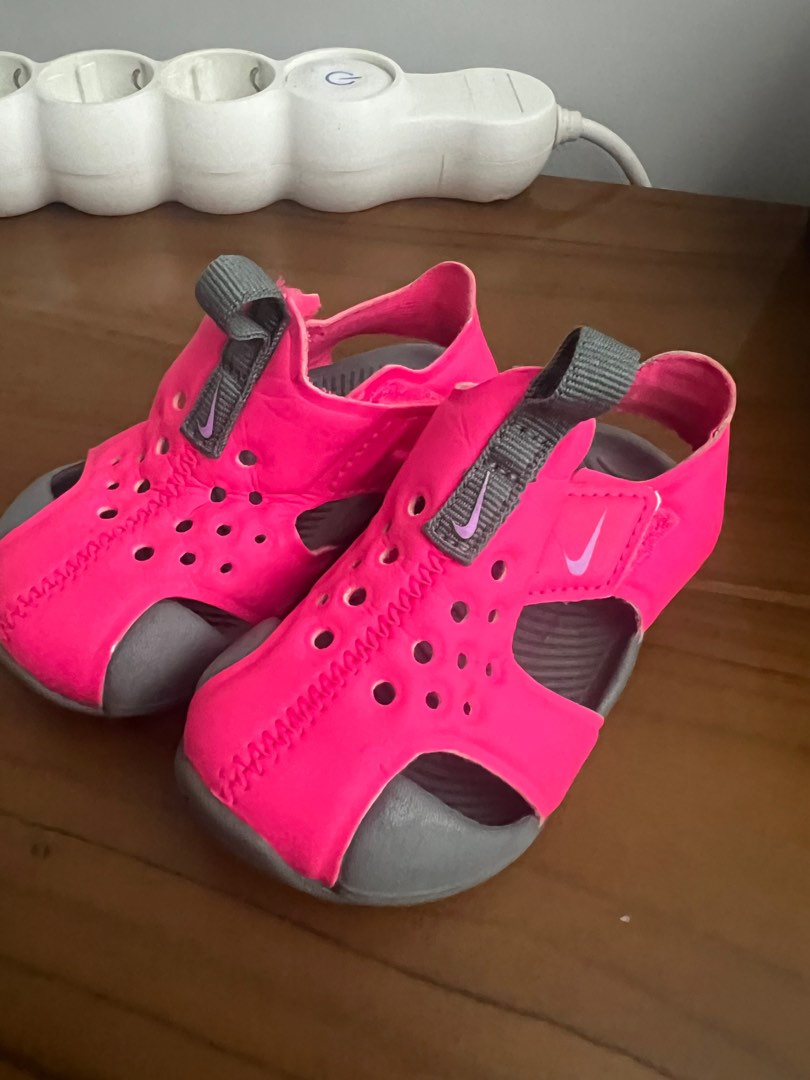 Nike kids sunray shoes sandals, Bayi & Anak, Baju Anak Perempuan, 1 ...