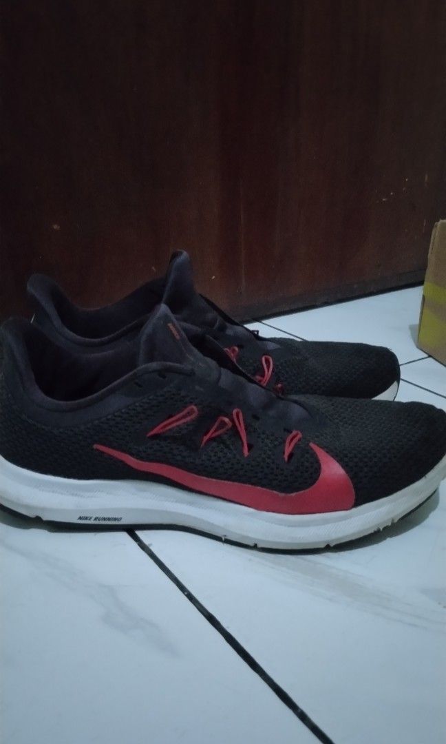 Nike Quest Black University Red White