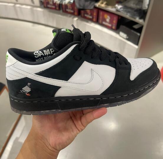 nike SB Dunk Low Staple Panda Pigeon 黑白波鞋, 男裝, 鞋, 波鞋
