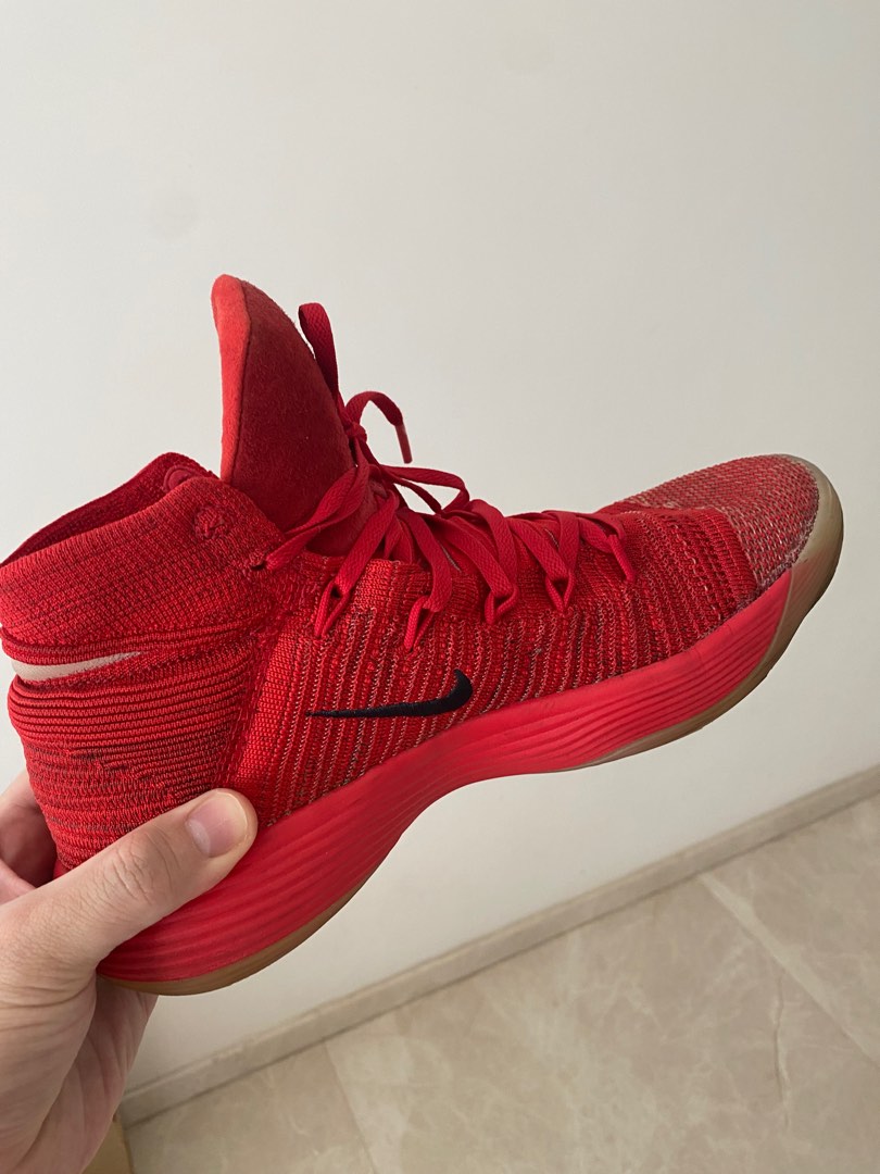 Red nike on sale shoes basketball