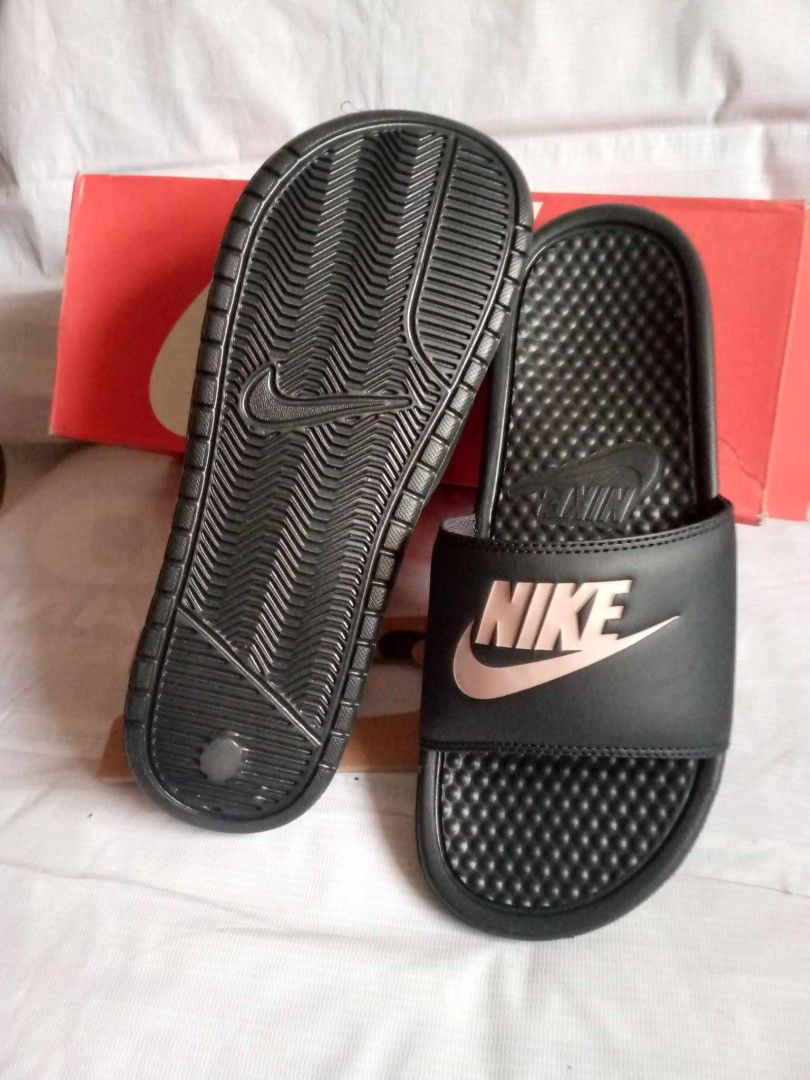 Nike rose outlet gold slippers