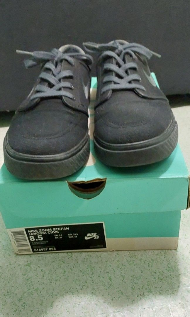 janoski triple black price