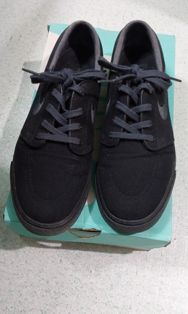 janoski triple black price