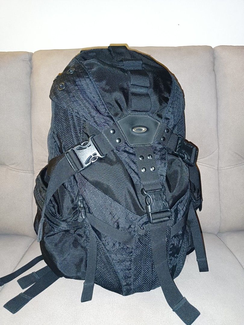 Oakley bags sales on sale
