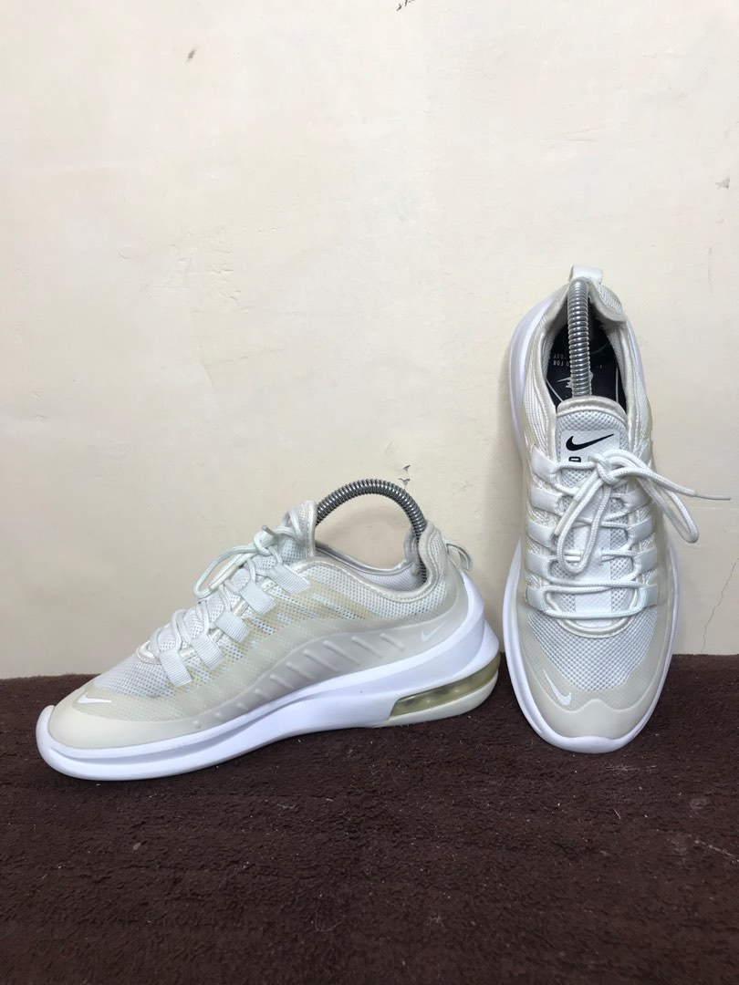 Nike air max hotsell axis women's grey