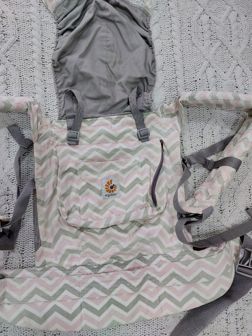 Ergo baby hotsell carrier pink chevron
