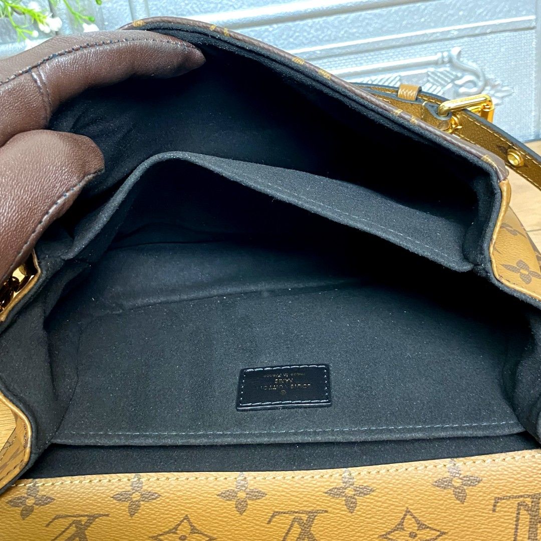 Louis Vuitton - Victoire Monogram Exotic Python Rose - Catawiki