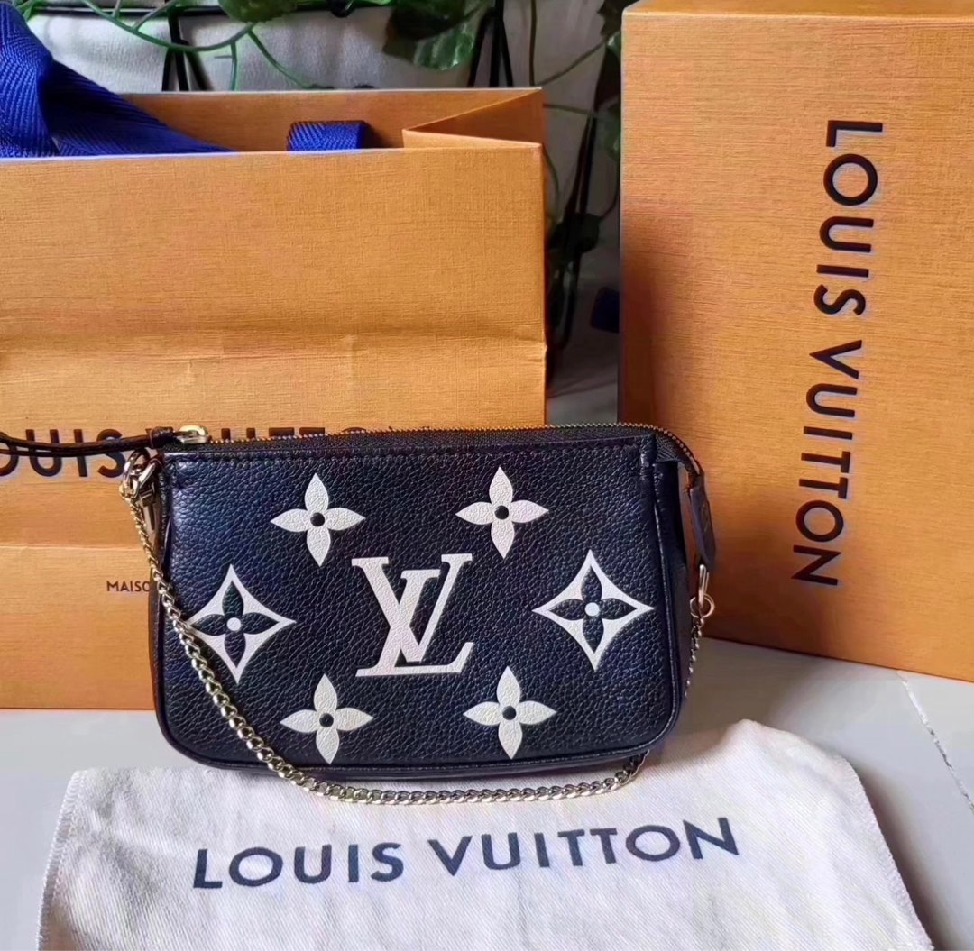 lv graffiti pochette, Barang Mewah, Tas & Dompet di Carousell