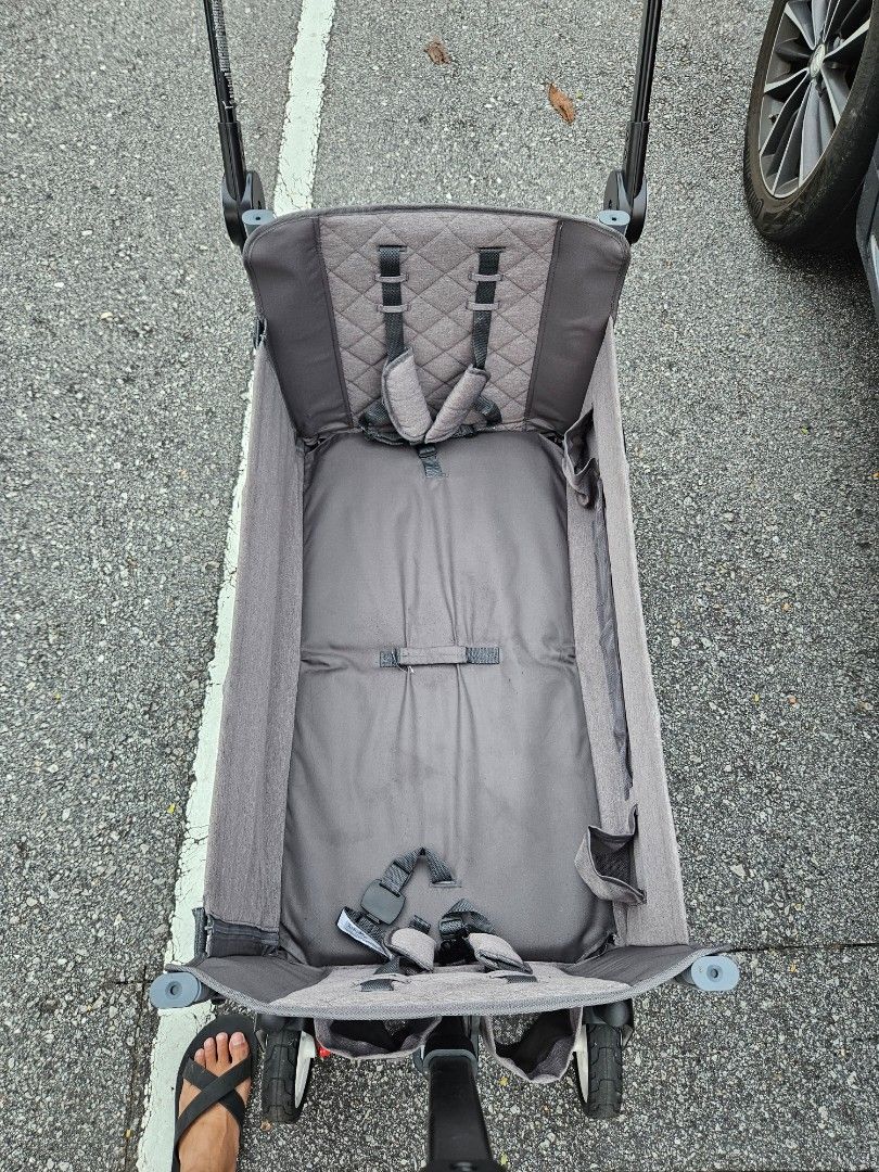 Radio Flyer Odyssey Stroll 'N Wagon, Babies & Kids, Going Out