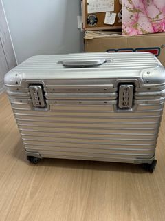 Rimowa pilot sale for sale