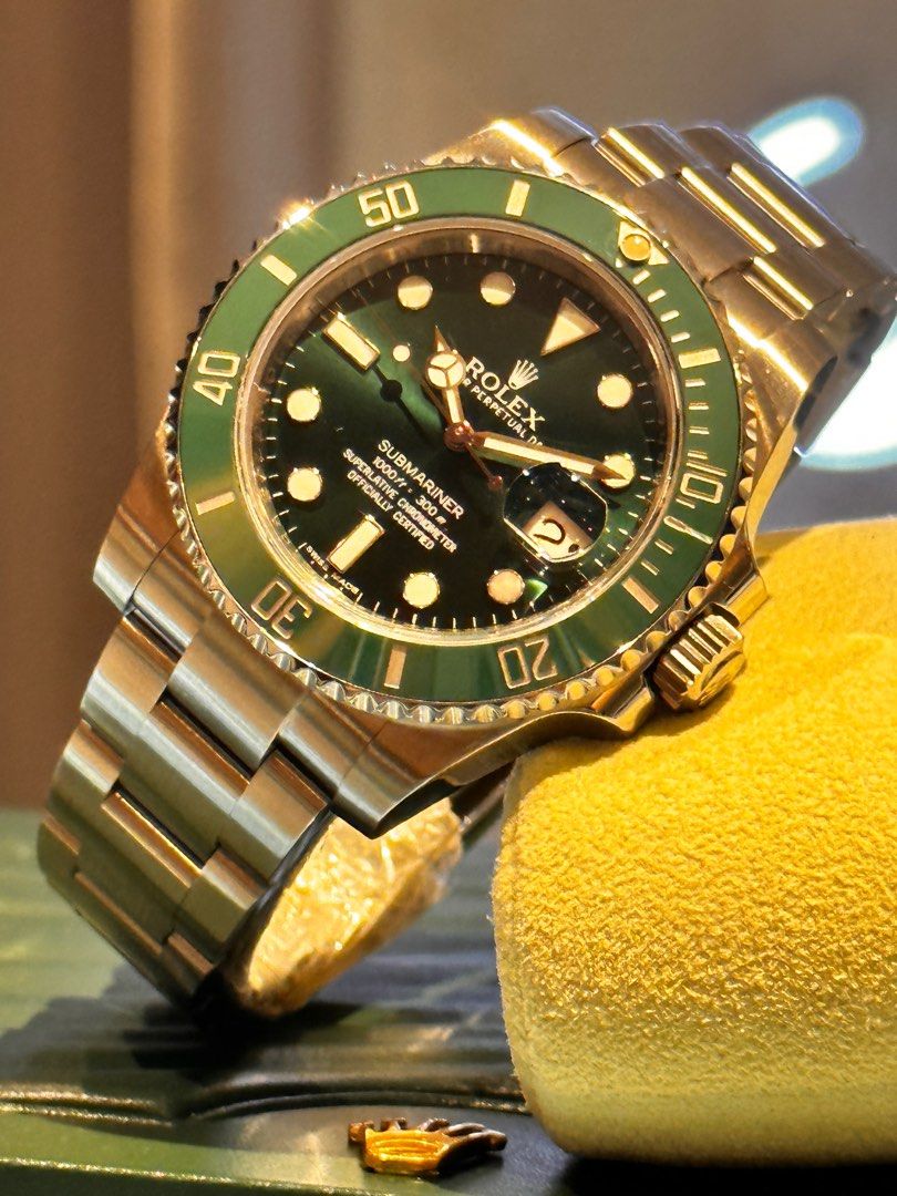 Rolex green clearance gold submariner
