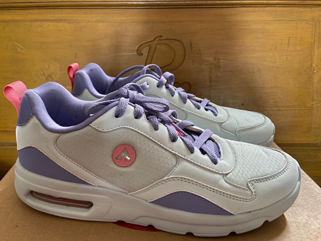 Running Shoes Sepatu Olahraga Uk.39 Sepatu Airwalk Wanita Sepatu Putih Fesyen Wanita Sepatu di Carousell