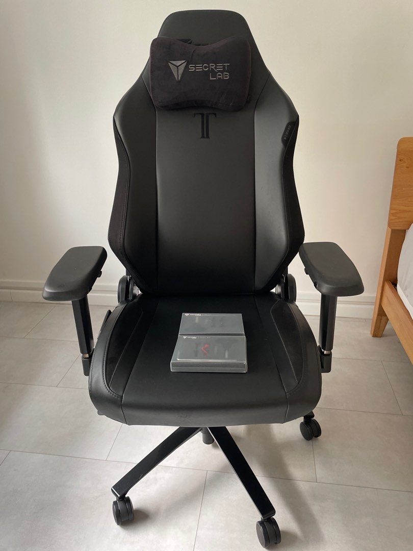 SecretLab TITAN Evo 2022 series (with head rest cushion and