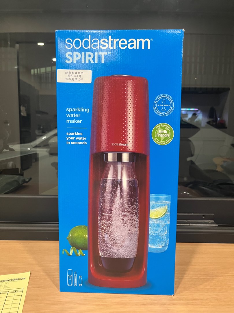 全新未拆Sodastream時尚風自動扣瓶氣泡水機Spirit-紅色, 家具及居家