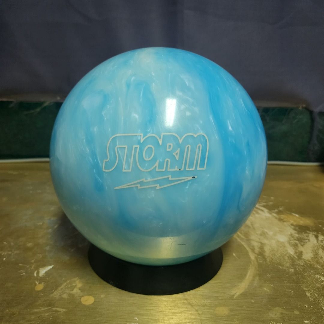 Storm ICE Bowling Ball 13 LBS 2 Handed Drilling, Sports Equipment
