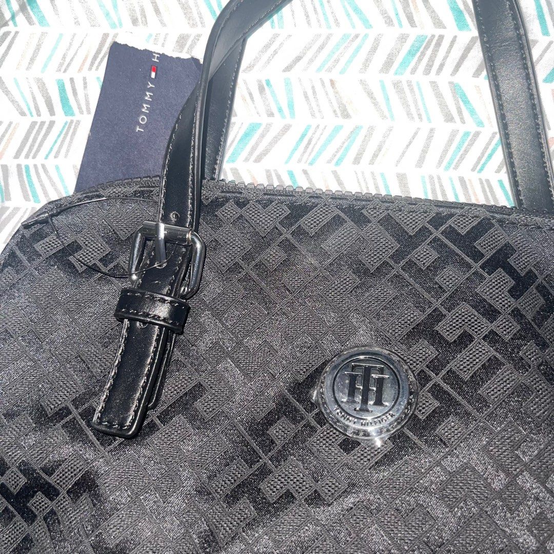Tommy hilfiger hand bag Luxury Bags Wallets on Carousell