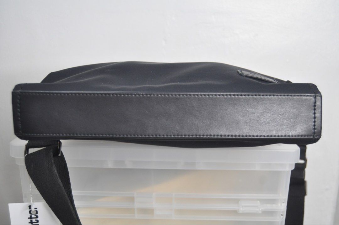 Tumi 66013D Harrison Stratton Crossbody Bag, Men's Fashion, Bags, Sling Bags on Carousell