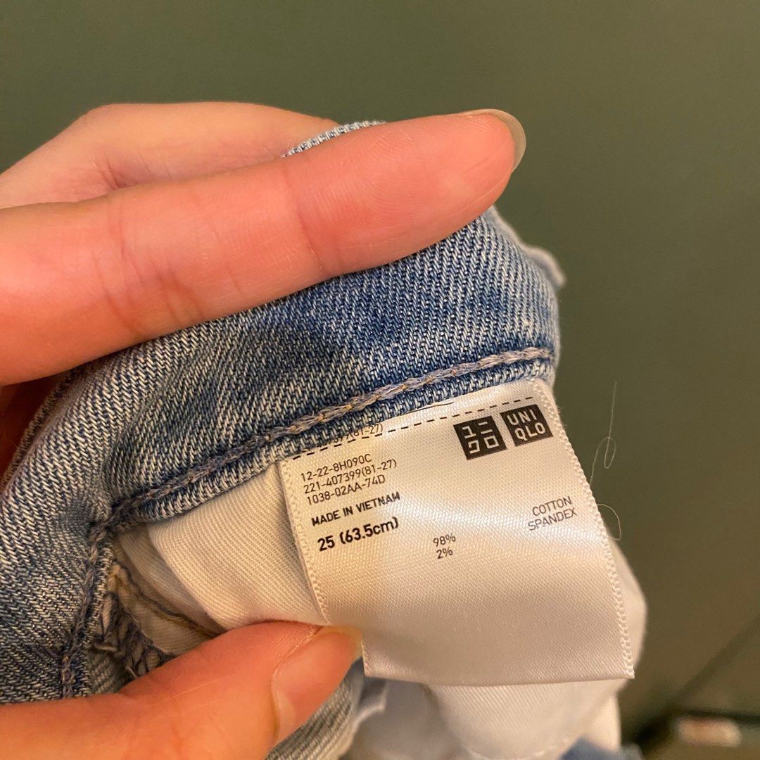 Uniqlo Cropped Denim Jeans (Category: Jeans) located in Quezon City. Submitted by chescuh (Listing ID 1260582930, Image 3). Description: - ankle length, loose fit - 9/10 condition - waist: 25 - rfs: not my style anymore (but used to be my fave) - message me for other deets - location: QC - MOP: bdo/gcash.