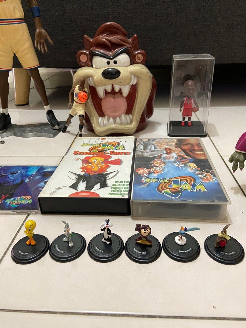 Vintage Looney Tunes x Space Jam x Michael Jordan Figure