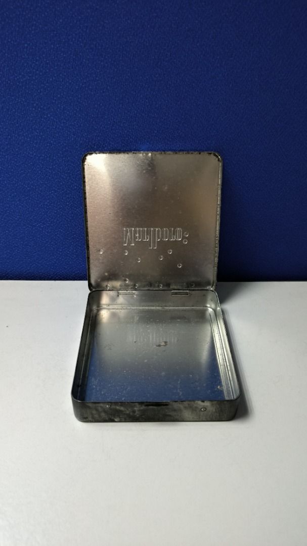 Vintage Marlboro cigarette tin case, Men's Fashion, Watches ...