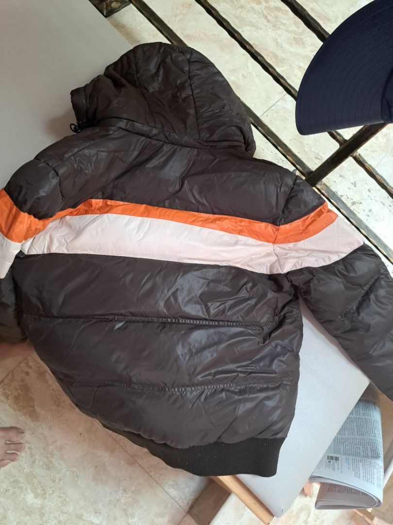 Winter Jacket (Category: Babies & Kids Fashion) located in Singapore. Submitted by crazysuzy143 (Listing ID 1260488385, Image 3). Description: Dolce & Gabbana winter jacket for boys.