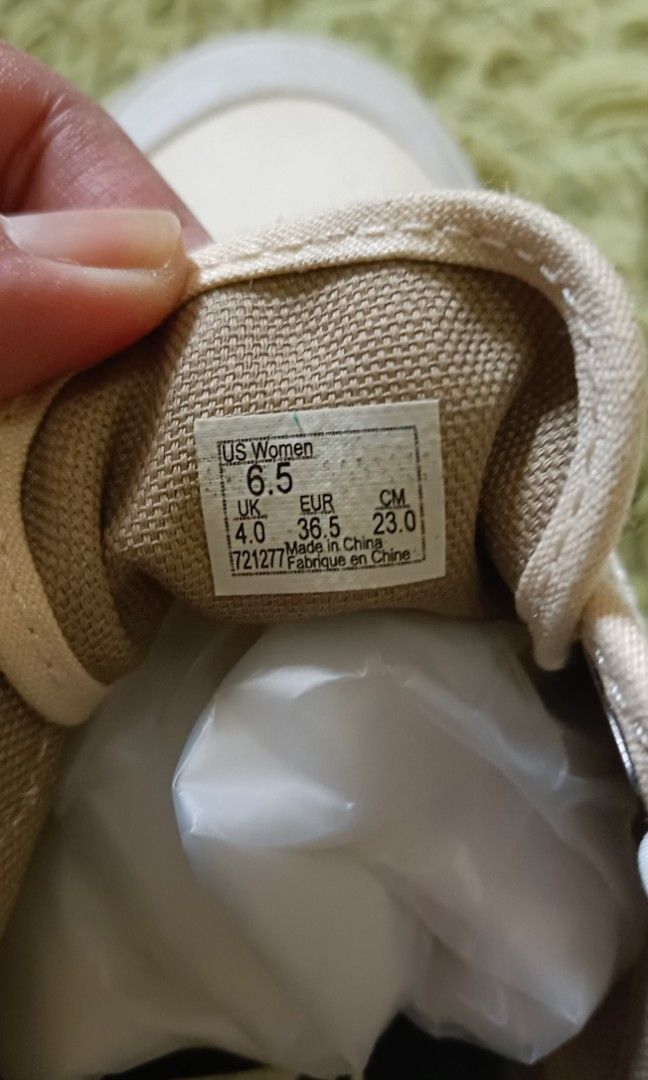 Cream velcro vans discount