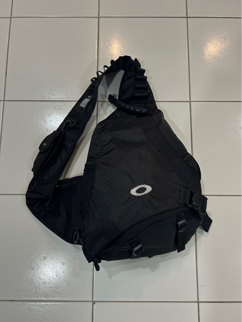 2000s Oakley Sandbag Tactical Crossbody Bag, Men's Fashion