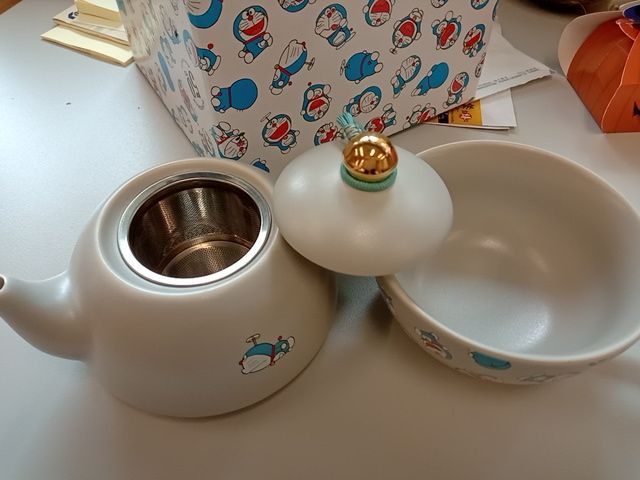 50th Doraemon多啦A夢叮噹茶杯茶壺套裝, 傢俬＆家居, 廚具和餐具, 茶具