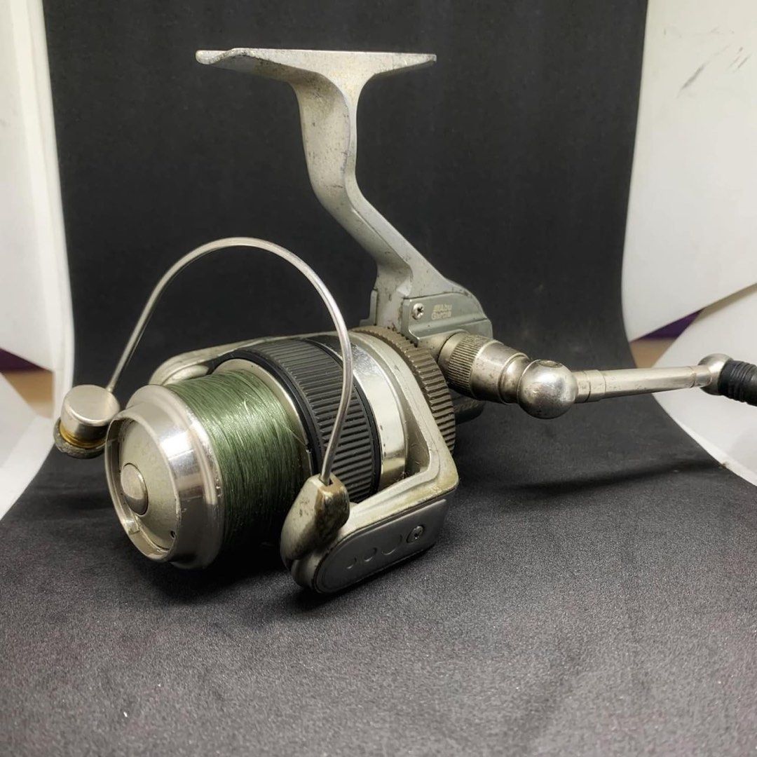 Abu Suveran S3000m spinning reel with 3 spare spools and tubs