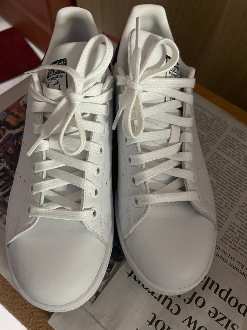 H e deals m stan smith