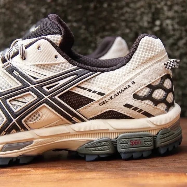 Asics GEL-KAHANA 8 White Black, Women's Fashion, Footwear, Sneakers on ...