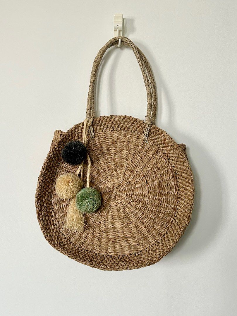 Rattan bag with tassel top