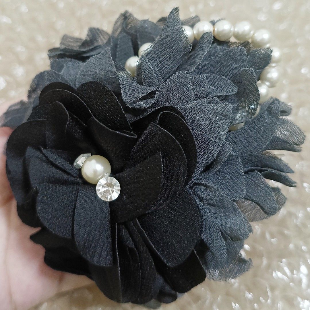 BRANDED BLACK GREY FLOWERS HAIR CLIP WITH PEARLS AND CRYSTALS