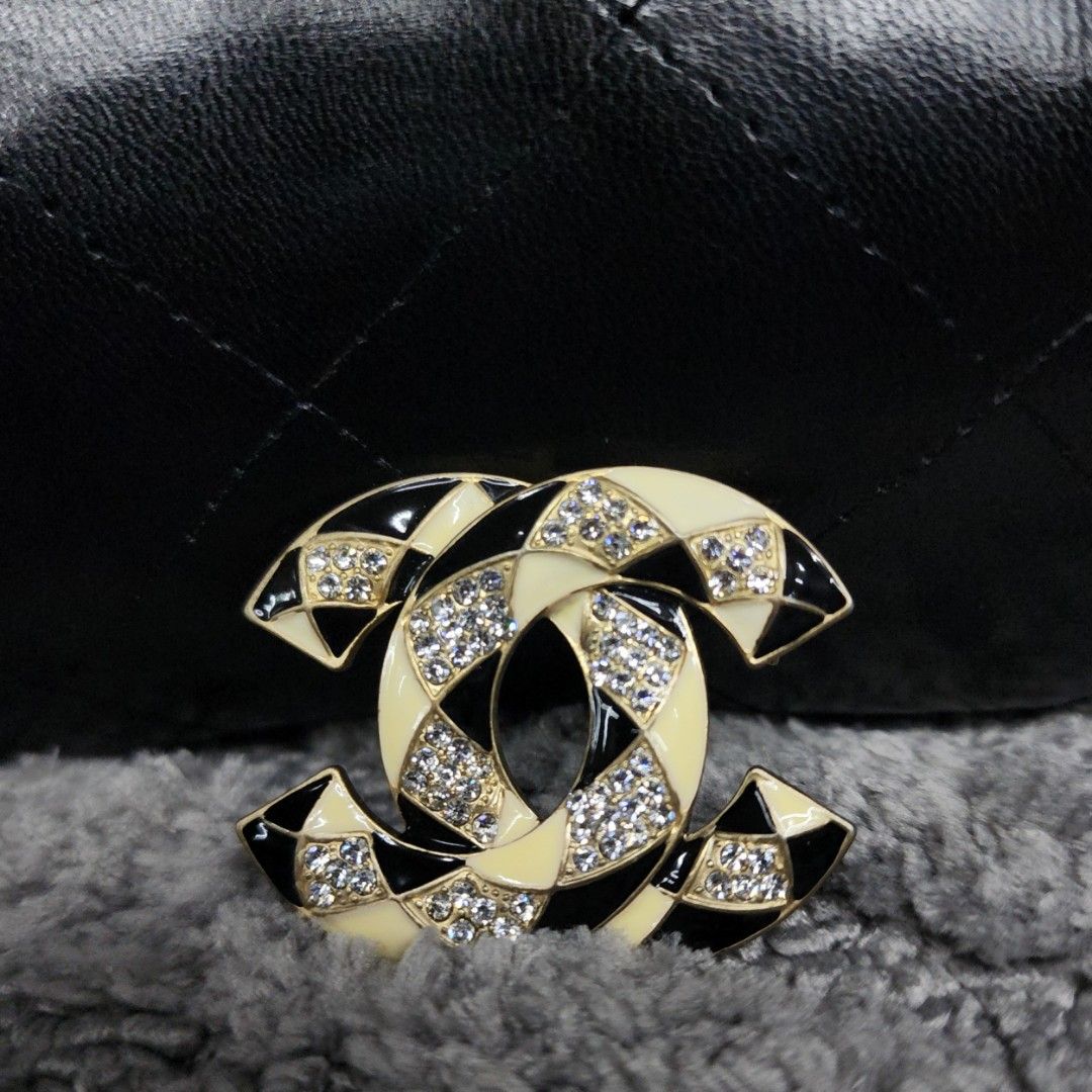 ❤sold❤CHANEL 22P Classic CC Charms Brooch