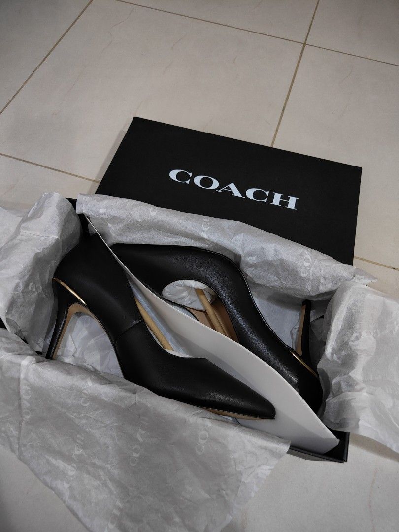 Coach hotsell black pumps