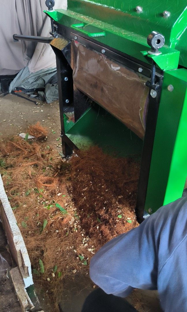 Coconut husk shredder / Decorticator, Furniture & Home Living