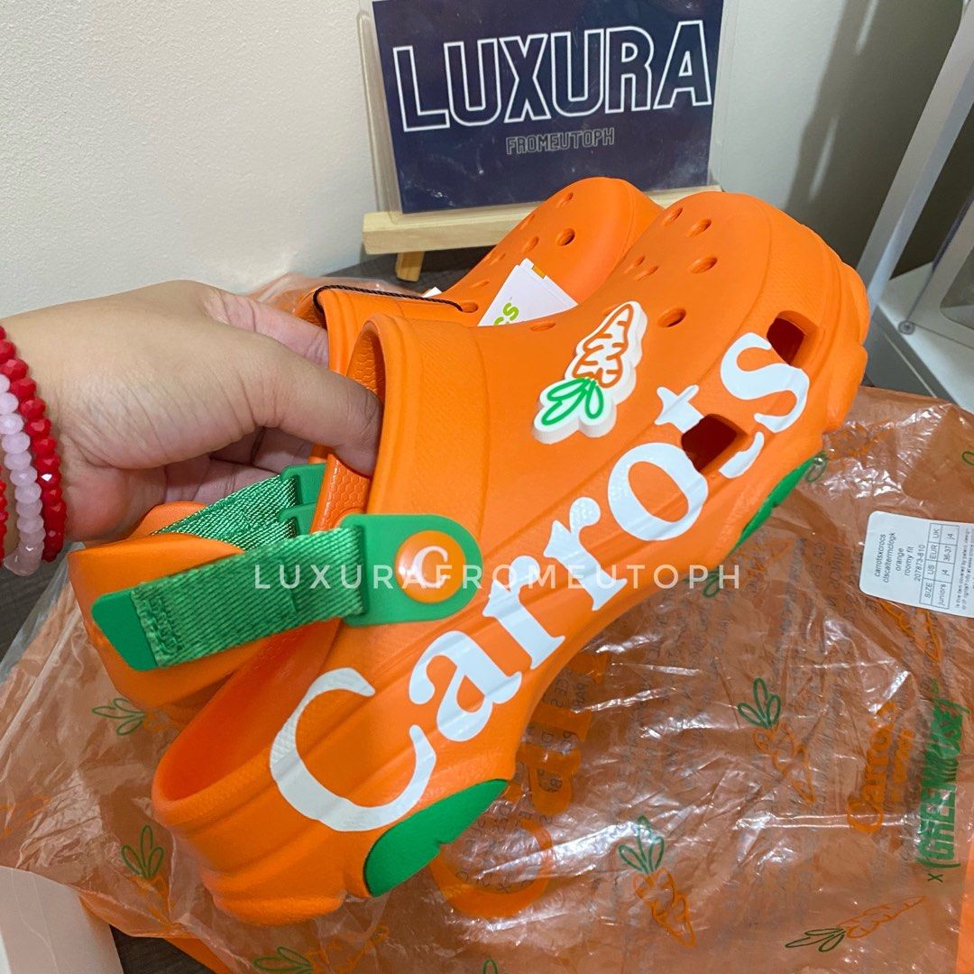 Crocs original carrots collab limited edition, Women's Fashion