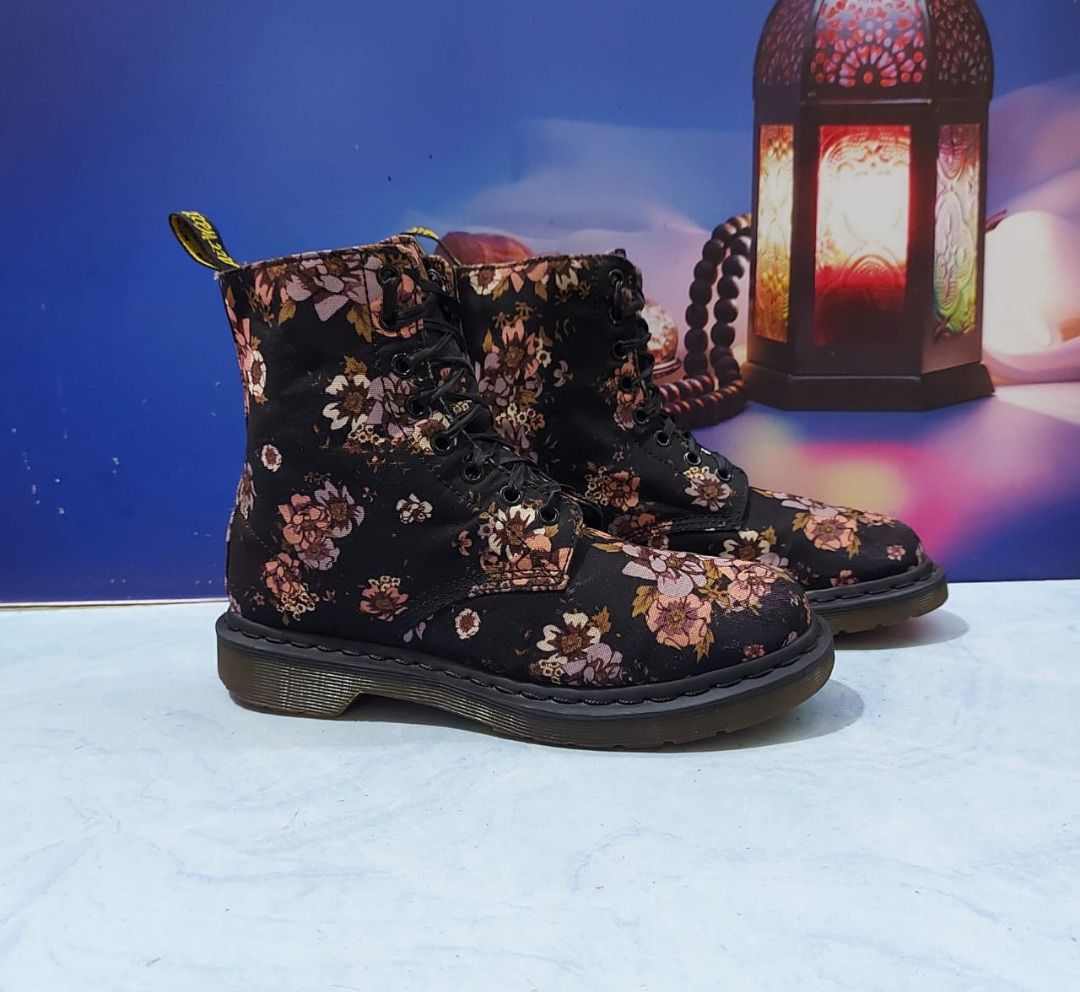 Dr Martens Boots Victorian Flower Vintage 8 hole Size , Fesyen