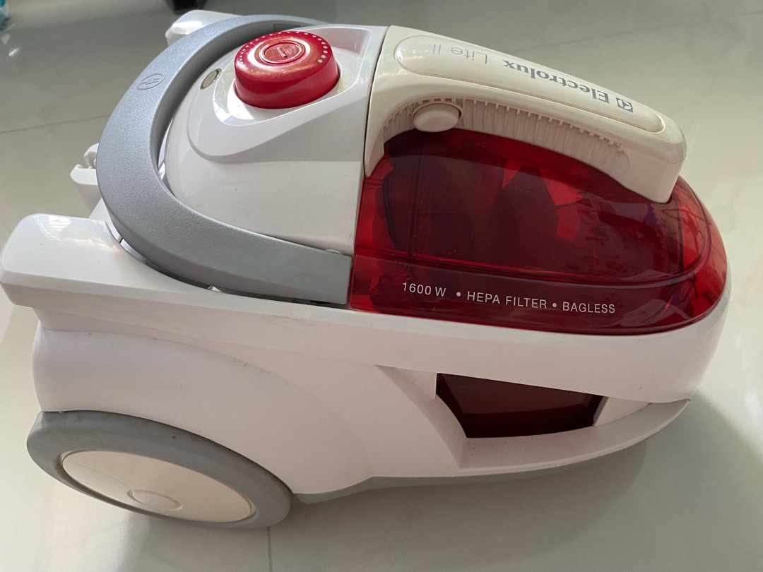 Electrolux Bagless Vacuum Cleaner, TV & Home Appliances, Vacuum Cleaner