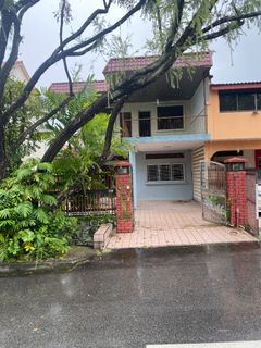 Estate Sale by Direct Owner! Eng Kong Garden Spacious Freehold Landed Original 2-Storey Semi-Detach House for Immediate Sale!