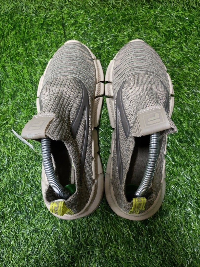 fila men's slip on sneakers