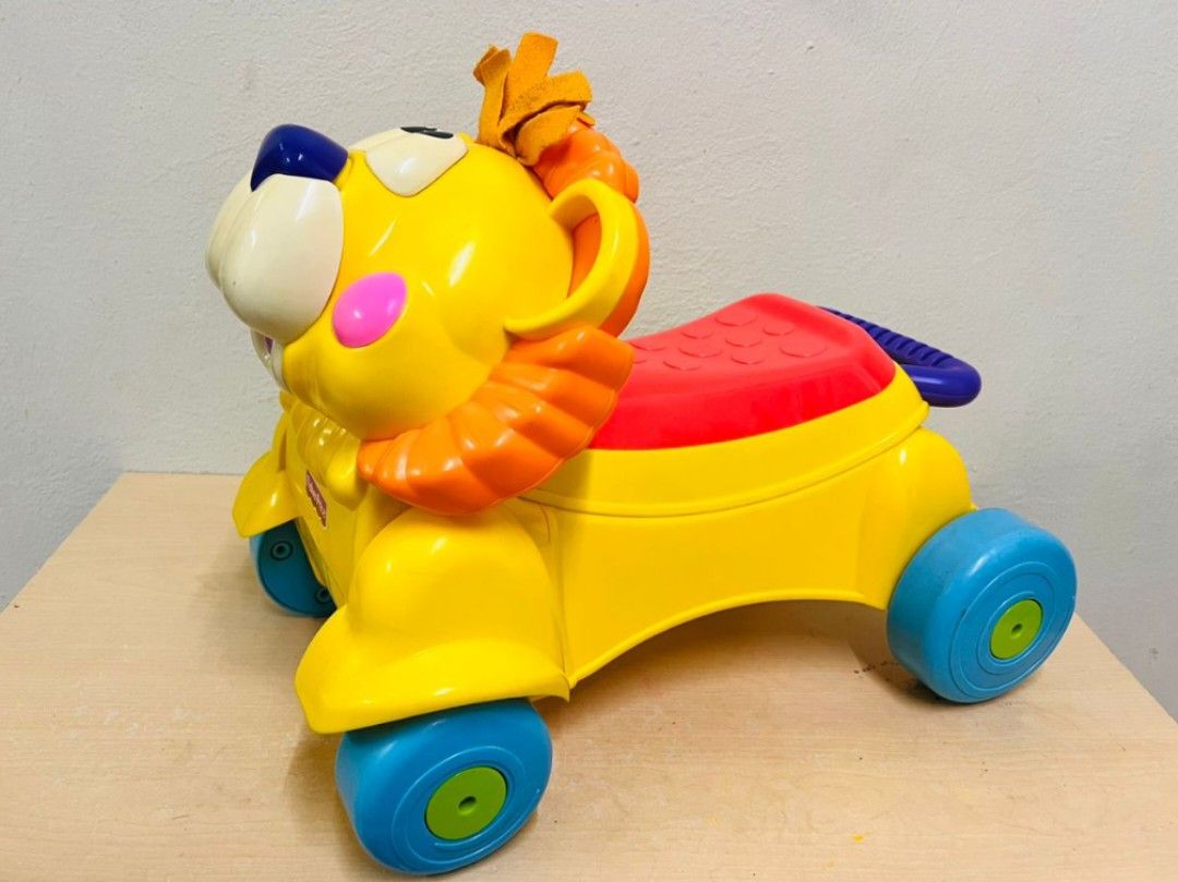 Lion trotteur fisher sale