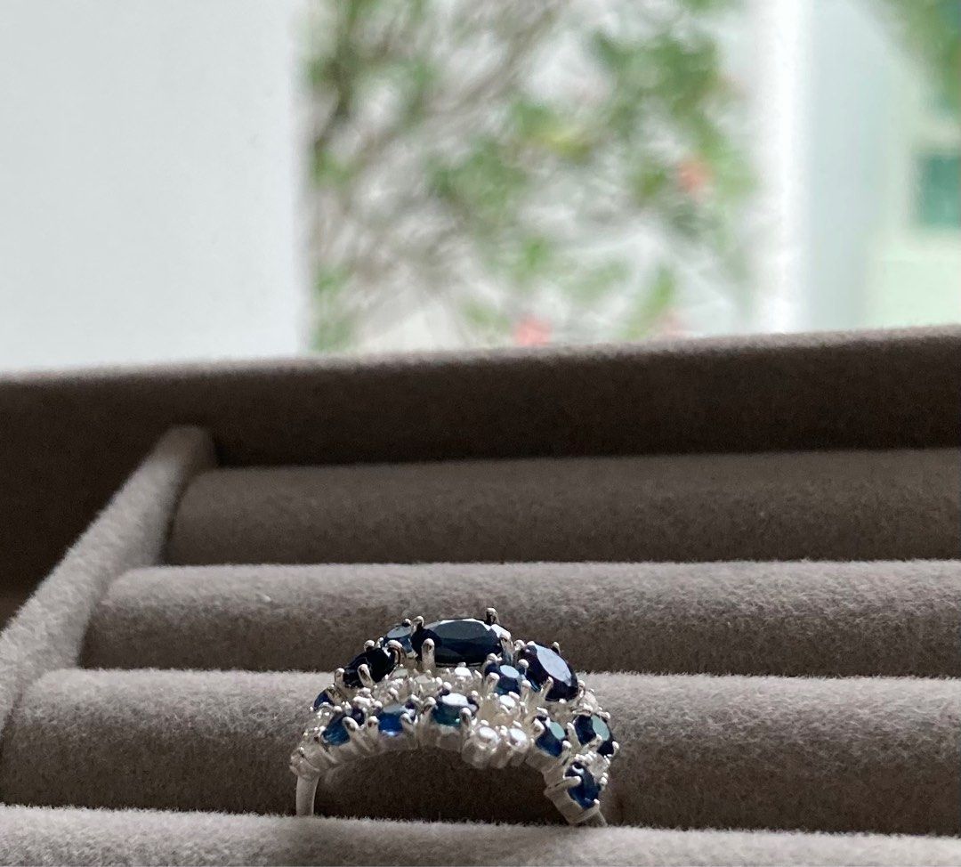 Genuine blue sapphire ring top